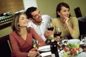 שילוב יין בארוחה עושה טוב עם הצרפתים