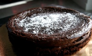 עוגת שוקולד עשירה ודיאטטית 
